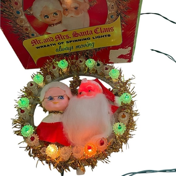 Mr. and Mrs. Santa Claus Wreath of Spinning Lights Vintage 1973 In Original Box - Picture 4 of 8